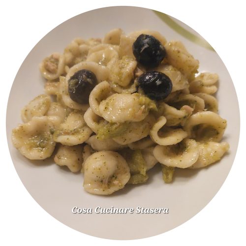 Orecchiette con broccoli, tonno, acciughe e olive
