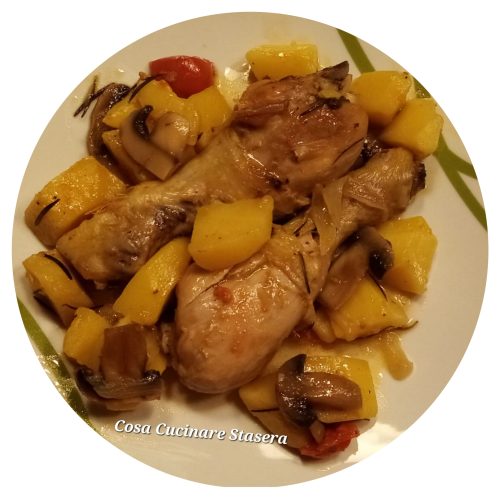 Pollo con patate e funghi in padella